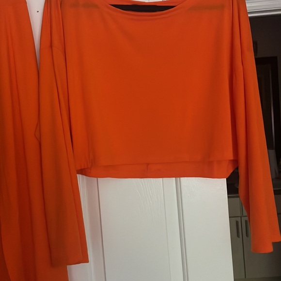 Womens 2piece beautiful orange top with with wide leg bottoms - Picture 3 of 3